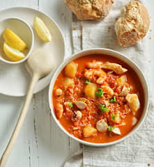 Gulasz z owoców morza z ziemniakami