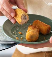 Croquetas de gorgonzola, pera y nueces