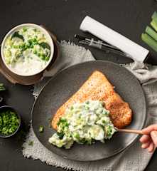 Salmone con salsa ai porri e piselli