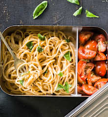 Espaguetis integrales con salsa Alfredo