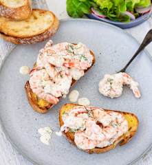 Prawn skagen (Scandinavian prawn toast)