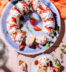 Gâteau vapeur vanille, fraise, rhubarbe