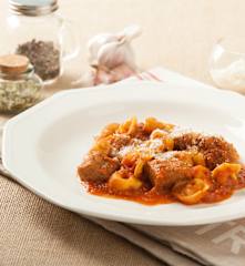Estofado de ternera con tortellini