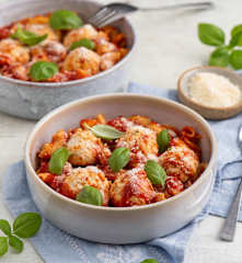 Sycylijskie pulpety drobiowe w sosie pomidorowym z makaronem