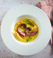 Abbracci di polpo su crema di patate allo zafferano