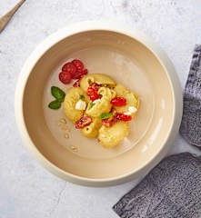 Insalata di conchiglioni con pesto di melanzane