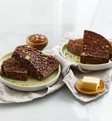 Pane al cacao con noci e pistacchi