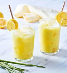 Limonade crémeuse au curcuma et au gingembre