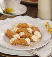 Cannoli alla crema Chantilly