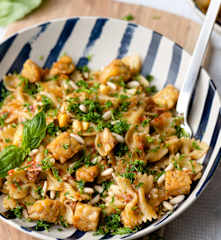 Nudeln mit Tempeh und getrockneten Tomaten