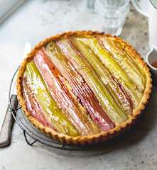 Tarte à la rhubarbe et aux amandes