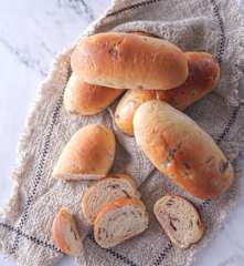 優格香草葡萄乾餐包