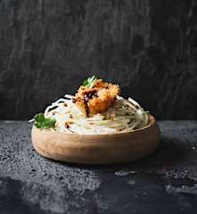 Uova Onsen croccanti su letto di cavolo cappuccio