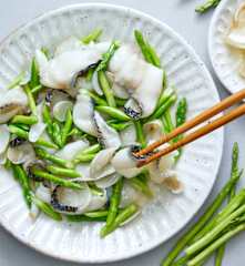 芦笋百合炒鱼片