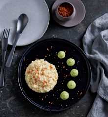 Safran-Risotto mit Zucchini-Mousse und Baconpulver