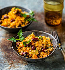 Riz à la tomate, légumes et haricots