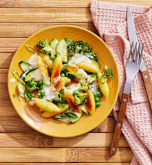 Schupfnudeln mit grünem Gemüse in Frischkäse-Sauce