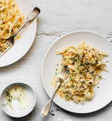 Tallarines con carbonara vegetariana