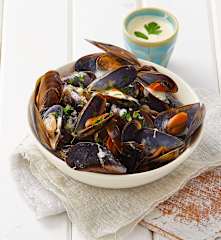 Impepata di cozze con salsa al burro bianco