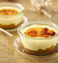Crema de vainilla con pera al azafrán