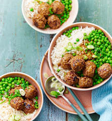 Boulettes de bœuf au curry, riz et petits pois