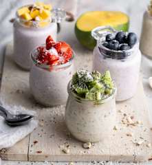 Papas de aveia com iogurte e fruta
