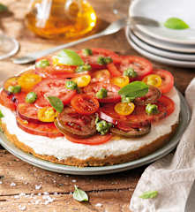 Tarta de queso y tomate con pesto