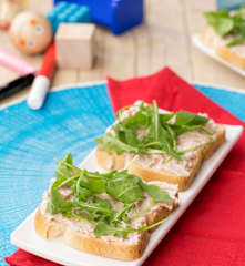 Crostini di pane bianco con mousse al prosciutto crudo