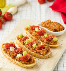 Bruschette con patè di pomodori secchi all'arancio