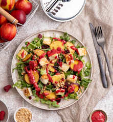 Sałatka z nektarynką i malinowym dressingiem (TM6, TM7)