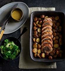Pollo ripieno con salsa e patate glassate