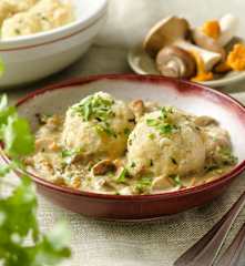 Schwammerlragout mit Semmelknödeln