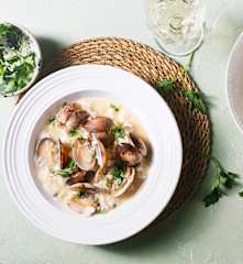 Almejas al vino blanco con arroz