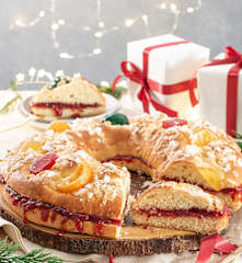 Roscón de Reyes relleno de mermelada