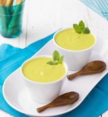 Vellutata fredda di zucchine e menta