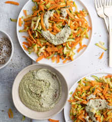 Verduras y manzana salteadas con salsa de brócoli