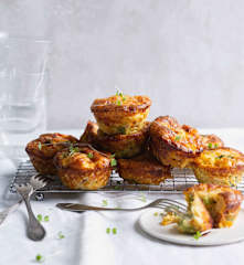 Brokolicové muffiny se slaninou a ementálem