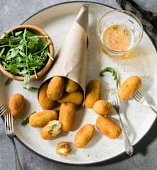 Croquetas de bacalao con pasas