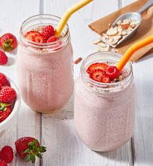 Wysokobiałkowy różowy koktajl śniadaniowy