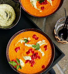 Vegane Paprika-Tomaten-Suppe mit Cashewcreme