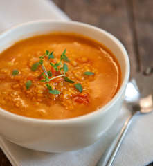 Zupa z czerwoną soczewicą