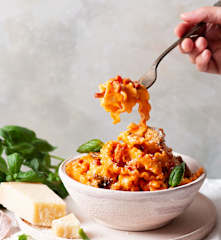 Pasta with tomato, bacon and mushroom