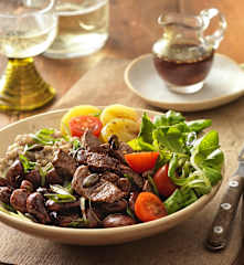 Buchweizen Bowl mit Rinderfilet und Käferbohnen