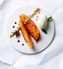 Piña al vacío con salsa de caramelo