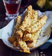 Käsegebäck zu Wein