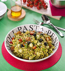 Włoska sałatka z makaronem i pesto