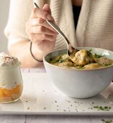 Crema de lentejas con albóndigas y postre de crema solero