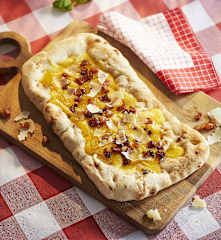 Pinsa romana alla carbonara