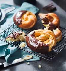 Bretzel à la crème pâtissière au beurre de cacahuète et chocolat