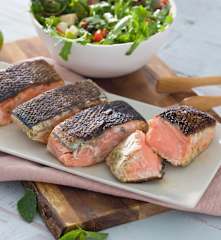 Salmón al aroma de lima y menta al vacío con ensalada de espárragos